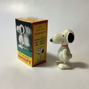 Mini walking Snoopy with box